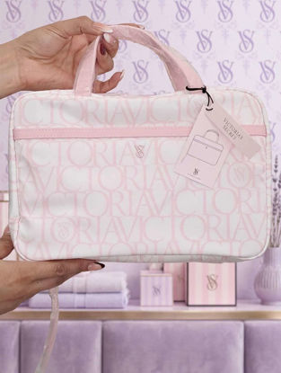 Imagen de Victoria's Secret Cosmetiquera de Viaje Blanca Letras Rosas.